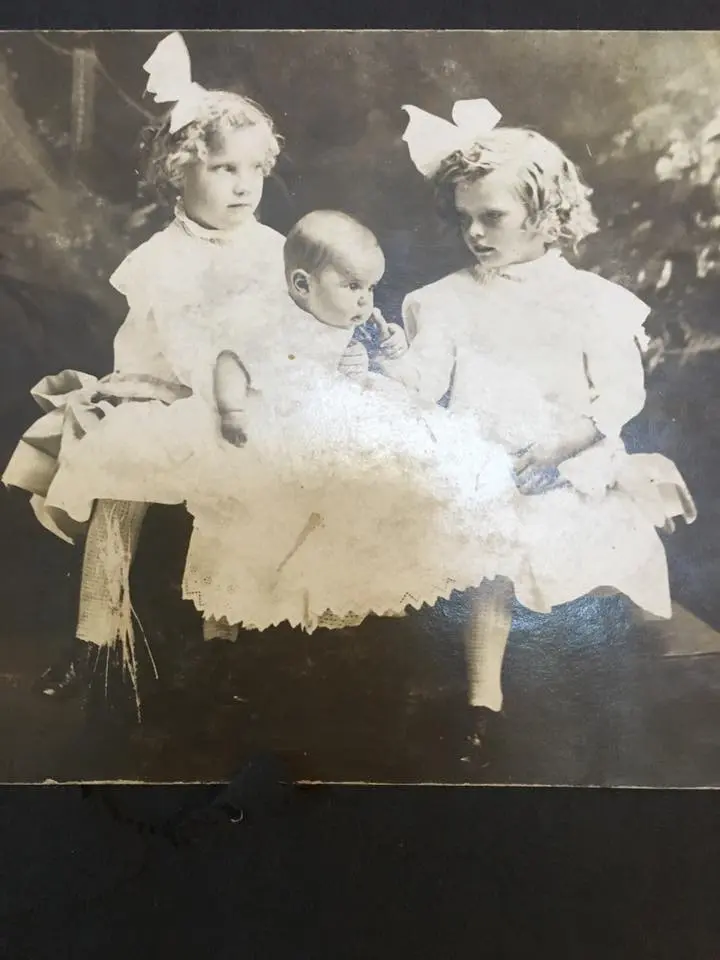 Engle Genealogy - Twins Dorothy and Donna Engle infant unk DEB